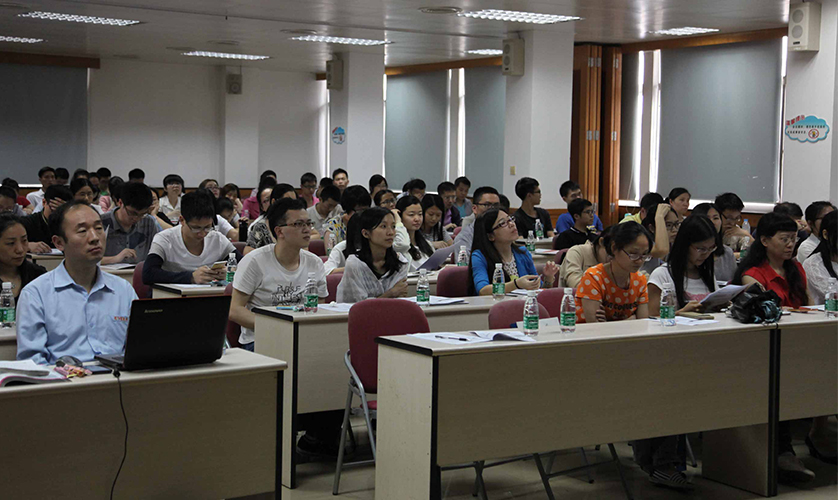 現(xiàn)在眾多實(shí)驗(yàn)工程師與會(huì)并積極參與討論